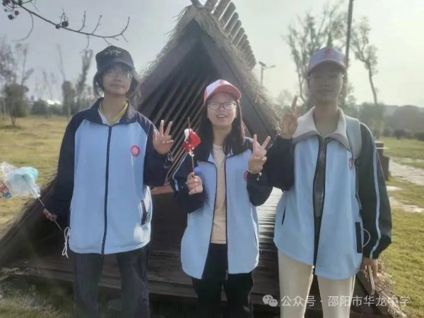 邵陽(yáng)市華龍育英高級(jí)中學(xué)有限公司,邵陽(yáng)中學(xué)教育,高中教育,師資雄厚,名優(yōu)教師