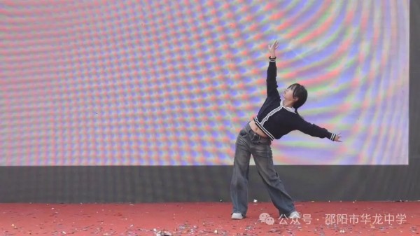 邵陽市華龍育英高級中學(xué)有限公司,邵陽中學(xué)教育,高中教育,師資雄厚,名優(yōu)教師